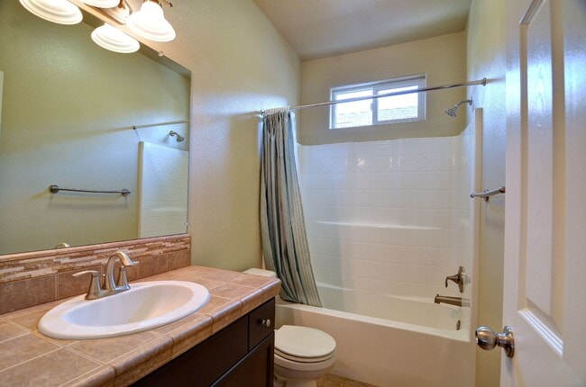 Building Photo - Fantastic Harlan Patio Home with Fenced Fr...