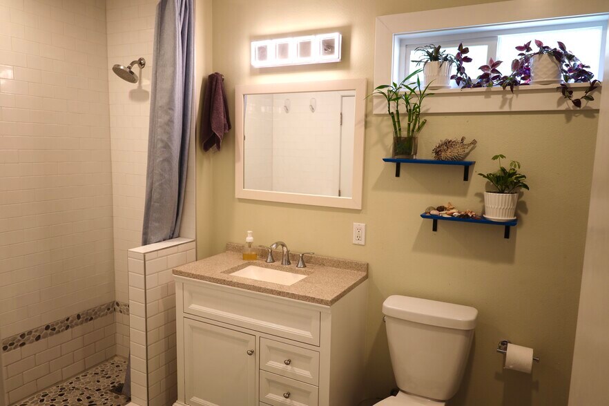 Building Photo - 712 SE 42nd Ave