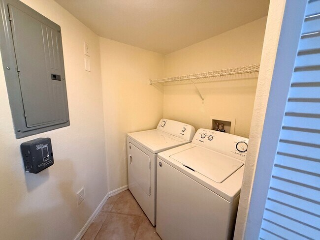 Building Photo - Residence Dr
