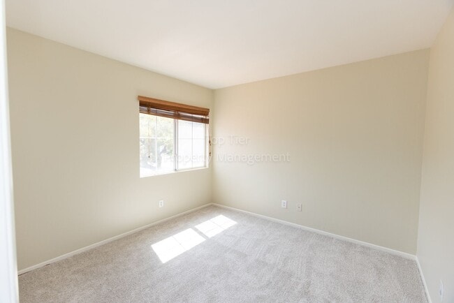 Building Photo - Beautiful home in Sunset Glen with 4 bedrooms 2.5 bath, 1726 Sq Ft available NOW