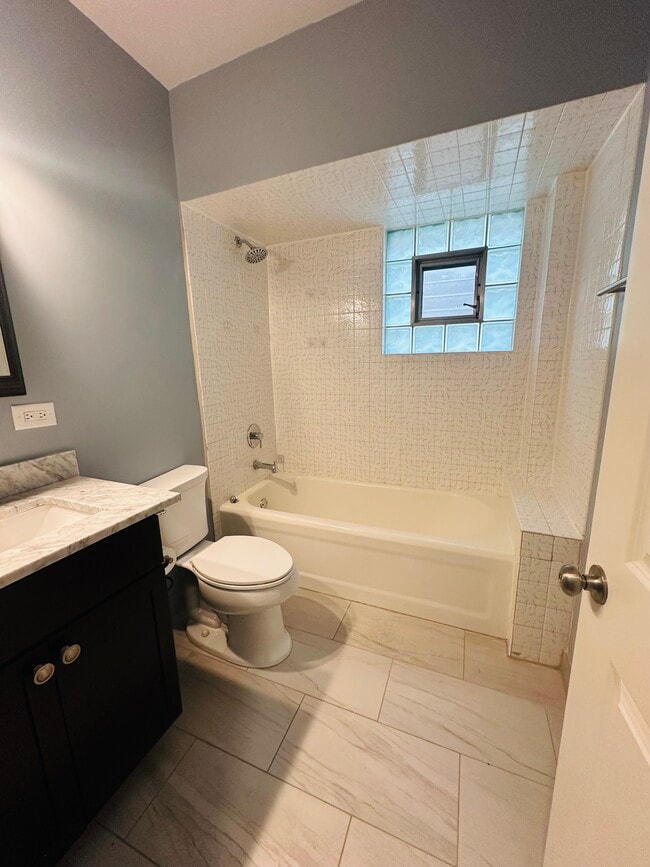 Building Photo - 12613 Maple Ave