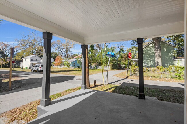 Building Photo - 522 Crawford St