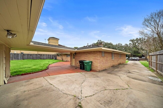 Building Photo - 4802 Braesvalley Dr