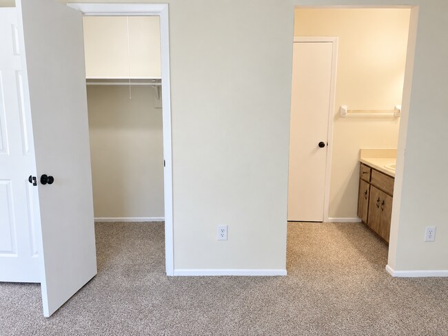Building Photo - 2671 Bentley Dr
