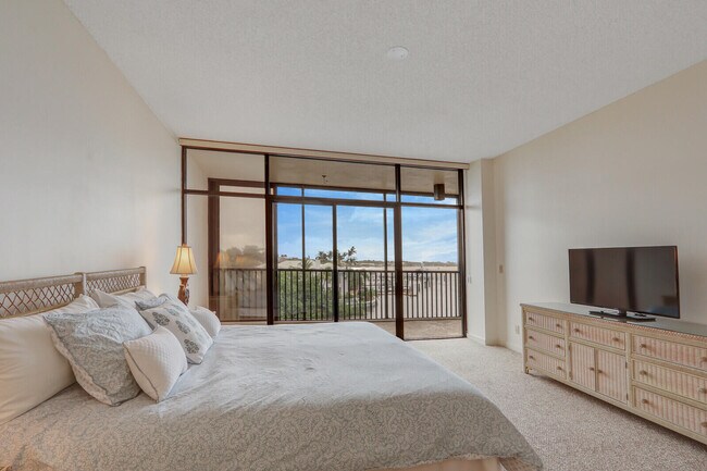 Building Photo - 11370 12 Oaks Way