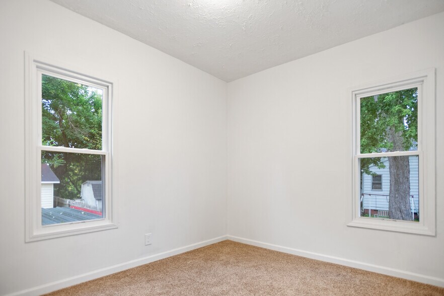 Building Photo - 1319 Stinson Ave