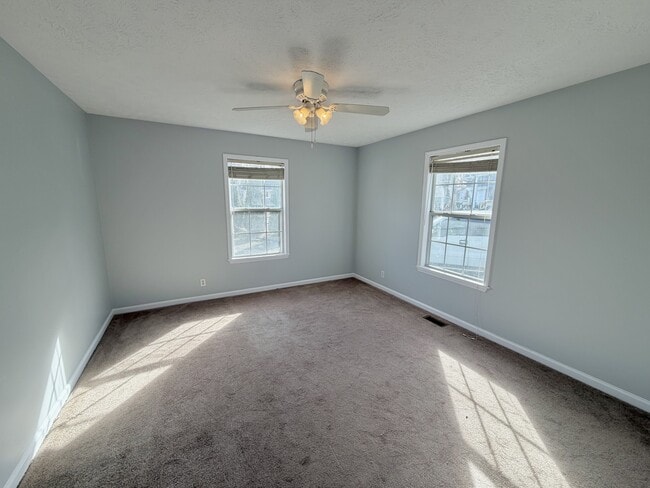 Building Photo - 1124 Bluewillow Ct