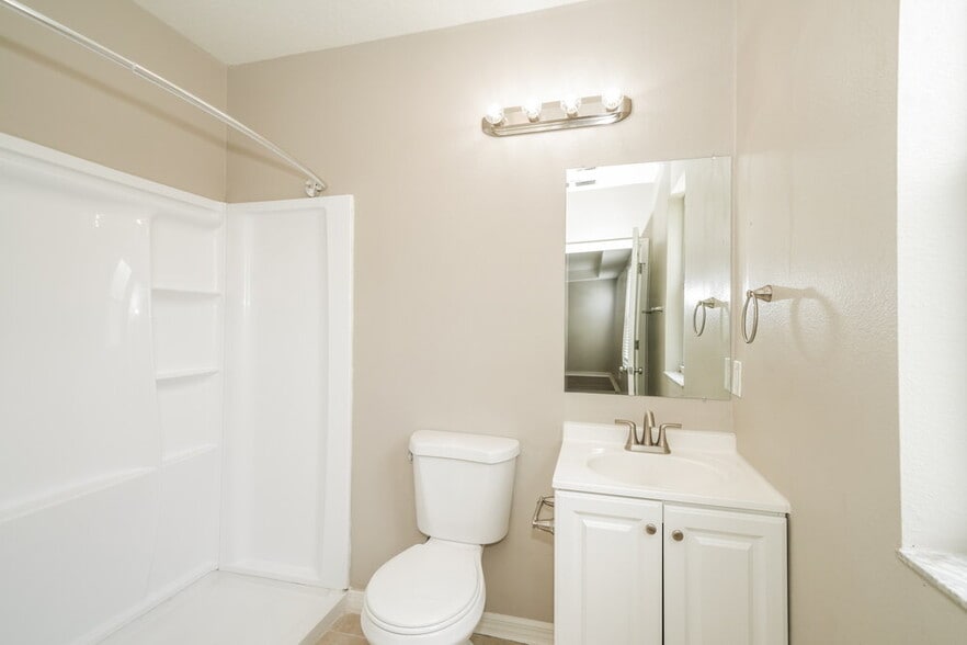 Building Photo - 10430 Blackmore Dr