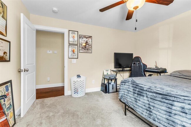 Building Photo - 1808 Mabel Dr