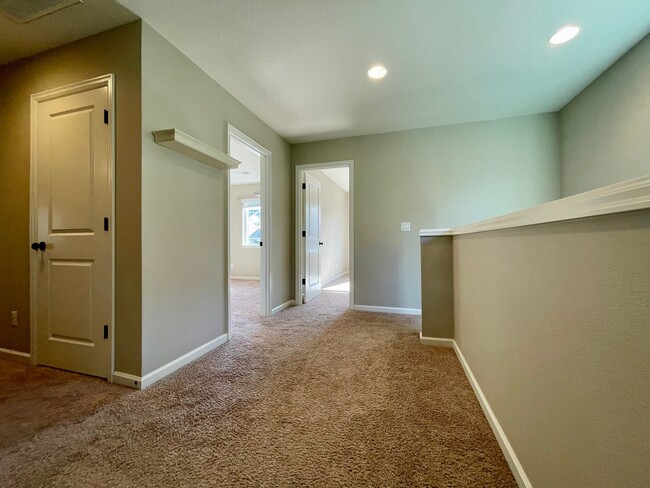 Building Photo - 16985 NW Madrone St