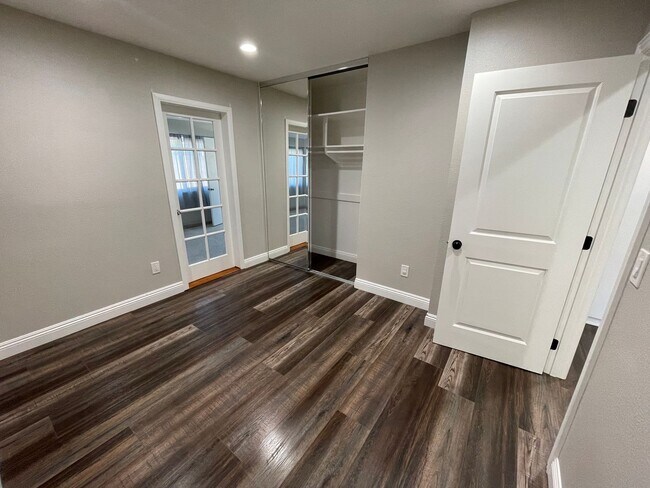 Building Photo - 3 Bedroom 2 Bathroom Home in Huntington Beach with Air Conditioning