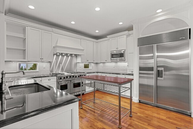 Building Photo - 348 Sound Beach Ave