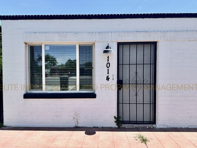 Building Photo - 1012 N Grande Ave
