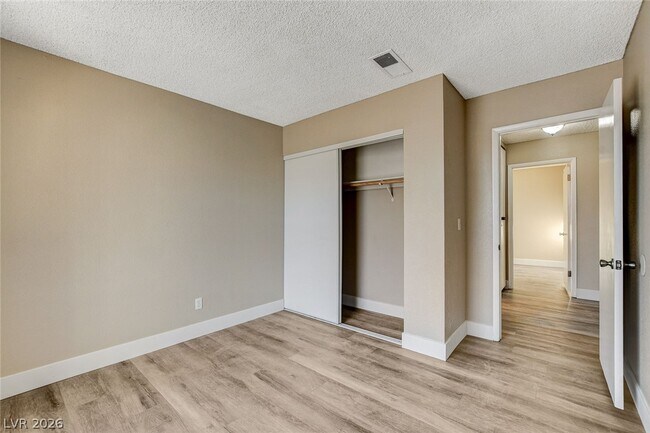 Building Photo - 6632 Wheelbarrow Peak Dr