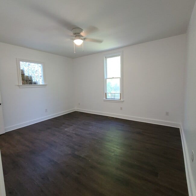 Building Photo - 309 Lake St