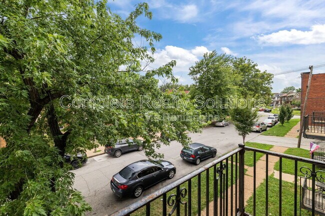 Building Photo - 4905 Winona Ave