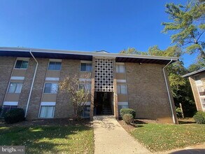 Building Photo - "Charming 2-Bed Condo Retreat in Oxon Hill...