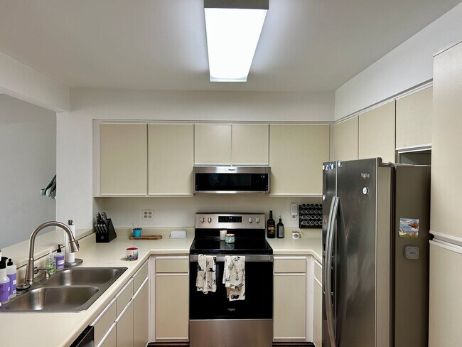 Building Photo - 3BR End Unit w/ Garage, Deck, Patio & 2 Fireplaces, Private fenced Backyard