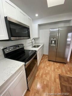 Building Photo - 1120 SW 3rd Ave