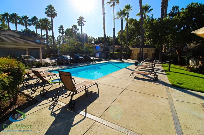 Building Photo - 390 Oleander Dr