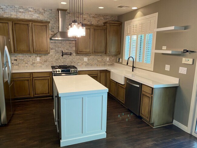 Building Photo - Pool!!! Spa!!! Summerlin!!! Gated!!! Park!! Mature lush landscape in back yard!! Synthetic Grass!...