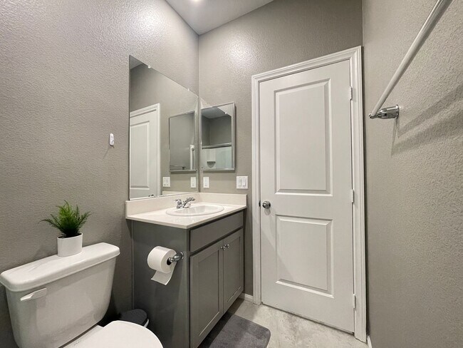 Building Photo - (Fully Furnished) 4 Bedroom + Loft,  3 Full Bath, Gated Community in SouthWest.