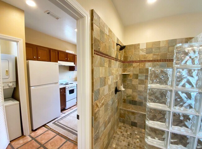 Building Photo - Large Private Yard with View- 1BD/BA ADU