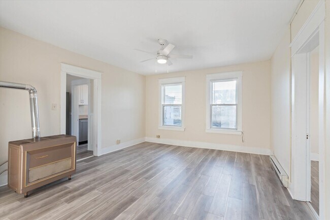 Building Photo - 462 Dubuque St