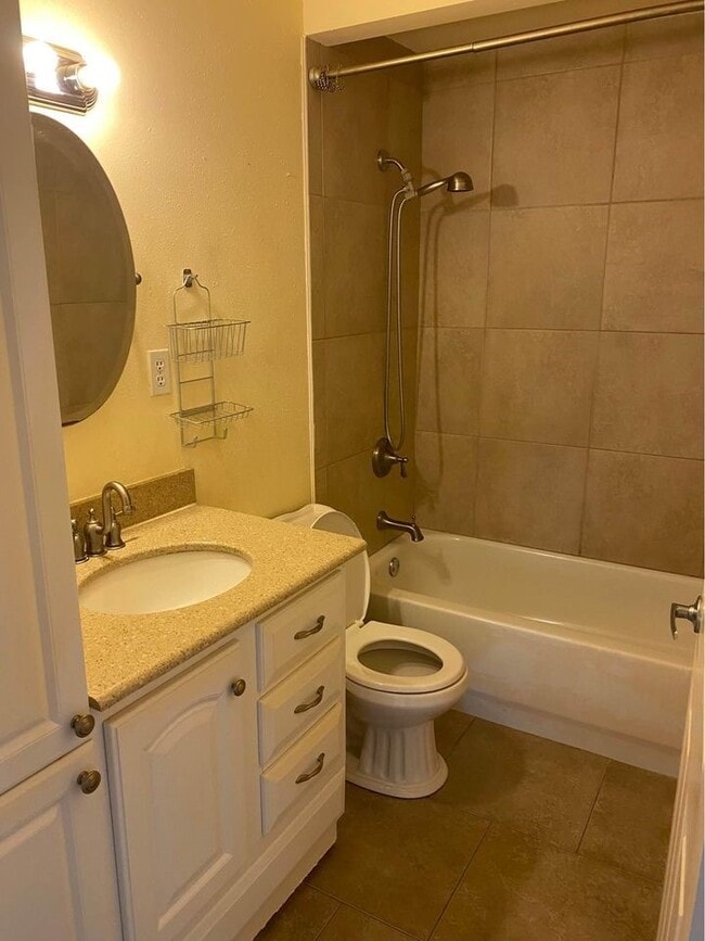 Building Photo - 6406 Schiller St