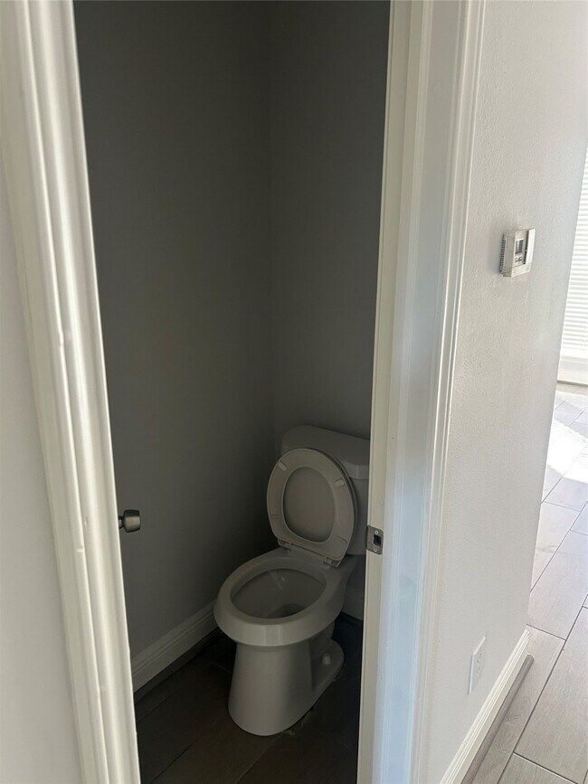 Building Photo - 6722 Oakleaf Trail Ln