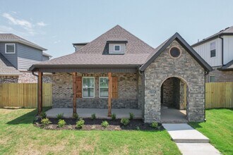 Building Photo - 4 bedroom 3.5 bath home!