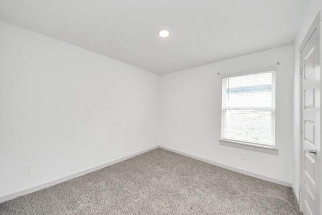 Building Photo - 7007 Fleetwood Crescent Wy
