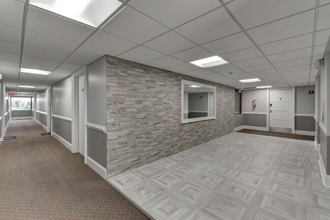 Building Photo - wh403