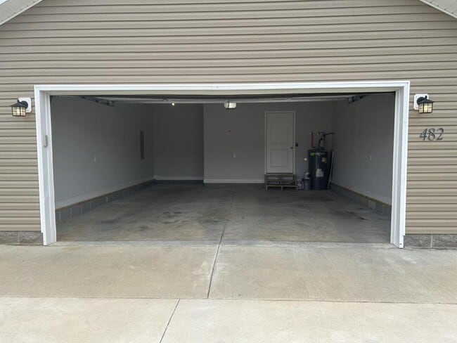Building Photo - 482 Labrador Dr