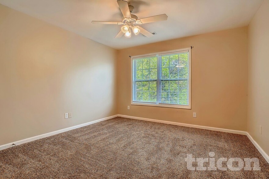 Building Photo - 341 Revolution Dr