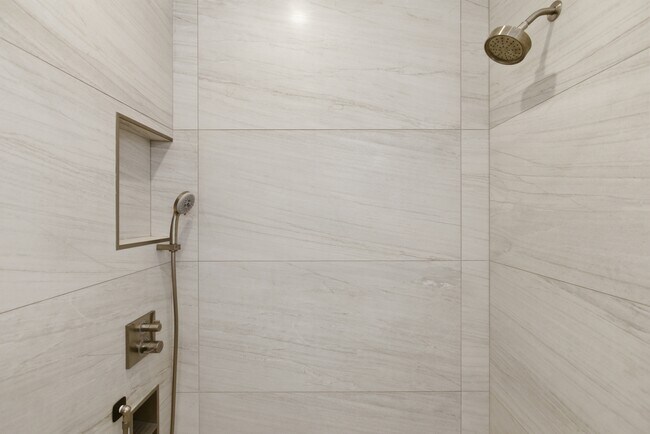 Building Photo - 357 Kualono Pl