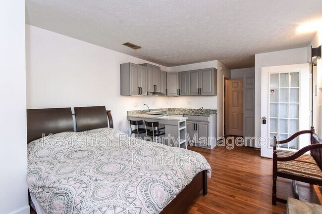 Building Photo - 1312 Brandl Dr SW