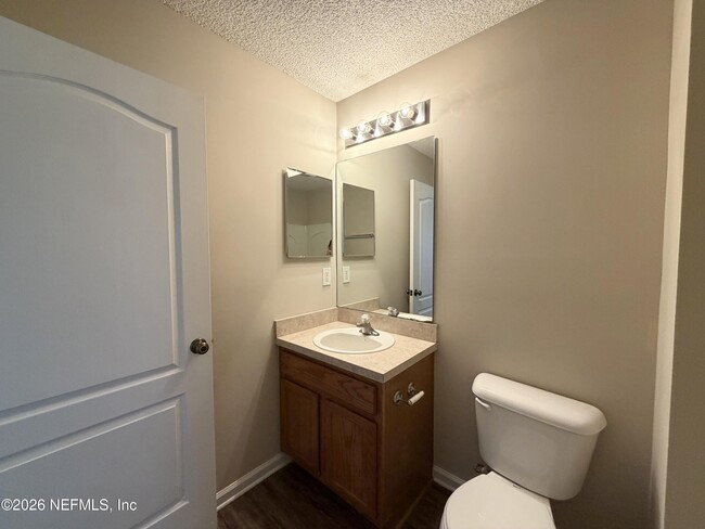 Building Photo - 6902 Southern Oaks Dr W