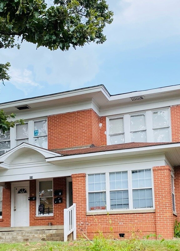 Primary Photo - 410 Egan St