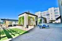 Building Photo - 2600 W 7th St
