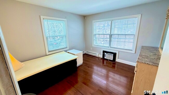 Building Photo - 646 Howe Ave