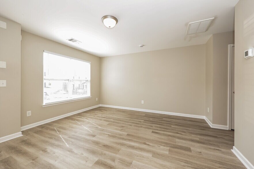Building Photo - 8035 Logan Dr