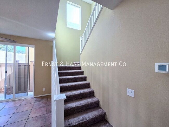 Building Photo - 2931 N Santa Fe Pl