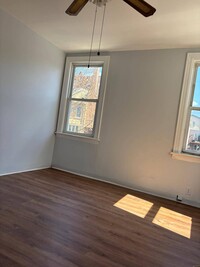 Building Photo - 1362 E 4th St