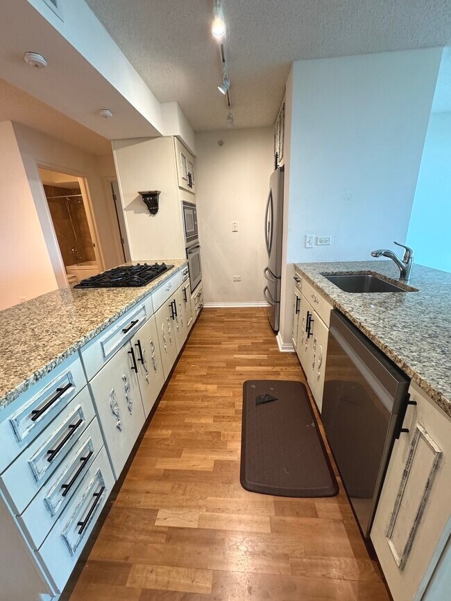 Building Photo - 9725 Woods Dr