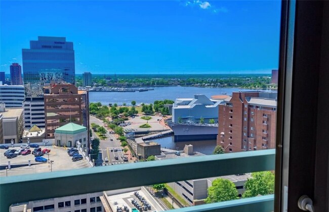 Building Photo - 123 College Pl