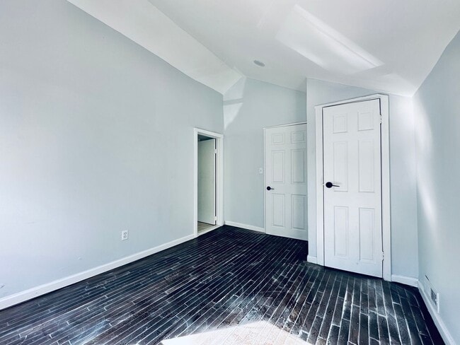 Building Photo - 10 Kensington St