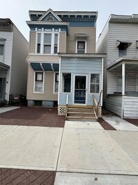 Building Photo - 135 5th Ave