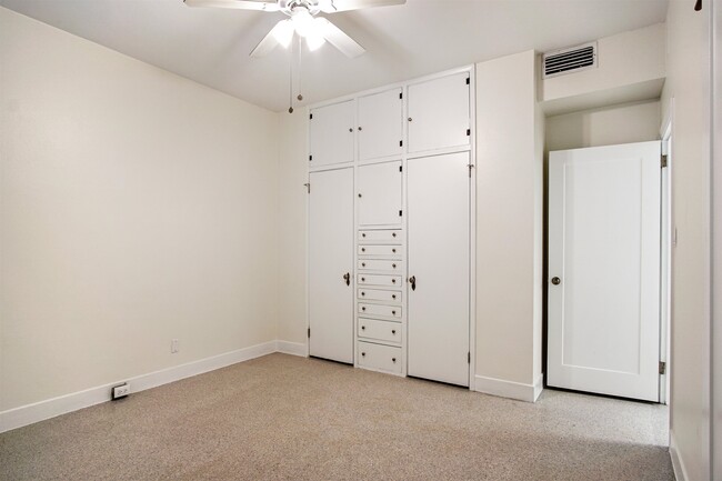 Building Photo - 1647 Lake Ella Dr
