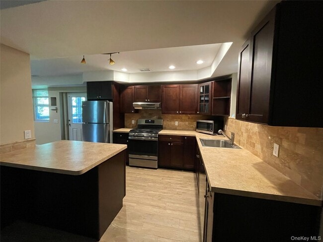 Building Photo - 328 E Broadway